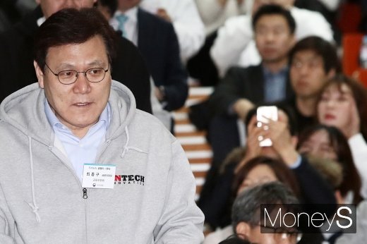 [머니S포토] 최종구, 금융규제 샌드박스시행 핀테크 간담회 참석