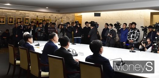 [머니S포토] 기재부-경제단체장 간담회