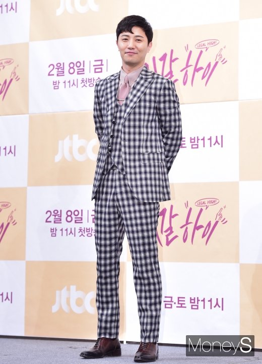 [머니S포토] 진구, 아무나 소화하기 힘든 체크 슈트 패션