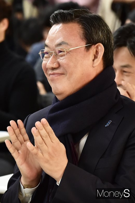[머니S포토] P2P 공청회 참석한 김태영 은행연합회장