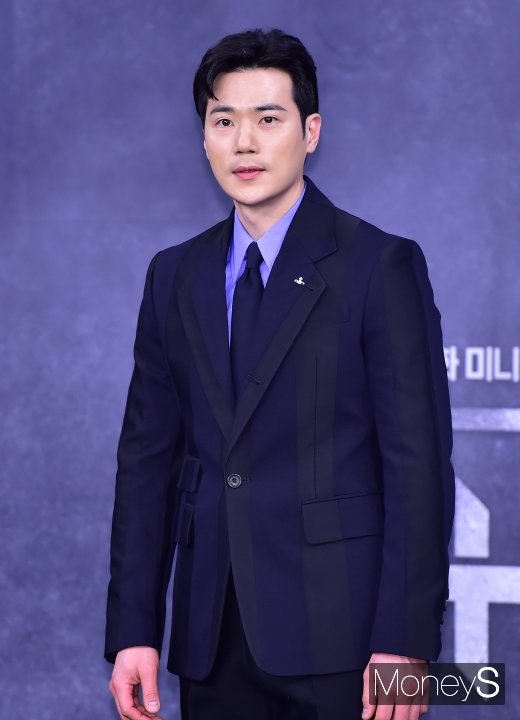 [머니S포토] 김강우, 한껏 힘준 헤어스타일