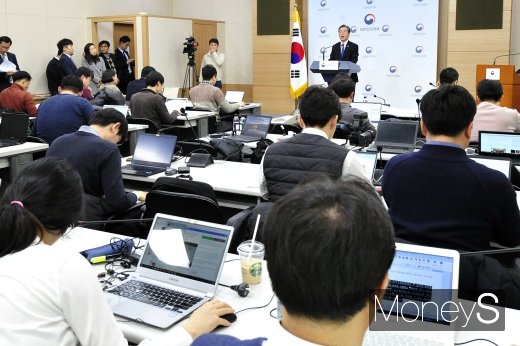 [머니S포토] 성윤모 장관, 심의결과 발표