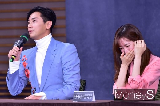 [머니S포토] 진세연 배꼽 잡는 주지훈 입담