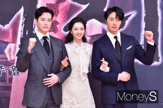 배우 권율(왼쪽부터), 고아라, 정일우가 11일 오전 서울 양천구 목동 SBS미디어홀딩스에서 열린 SBS 월화 드라마 '해치' 제작발표회에 참석했다./사진=장동규 기자