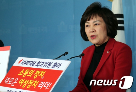 김순례 자유한국당 의원이 8일 서울 여의도 국회 정론관에서 2.27 전당대회 최고위원 출마 기자회견을 하고 있다. /사진=뉴스1