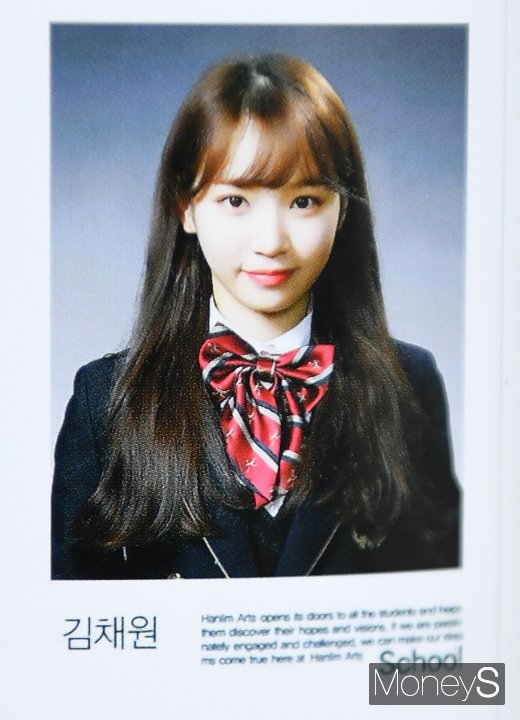 [머니S포토] 아이즈원 김채원, 눈부신 졸업사진