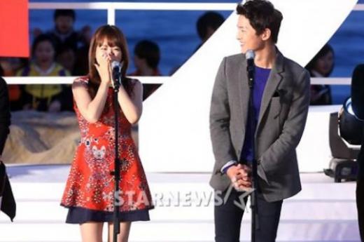 배우 박보영(왼쪽)과 송중기./사진=스타뉴스
