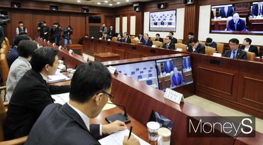 [머니S포토] 5G·금융결제망 등 다룬 제2차 혁신성장전략회의