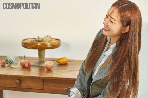 오나라. /사진=코스모폴리탄