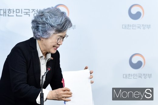 [머니S포토] 공공기관 채용비리 대책 발표 마친 박은정 위원장