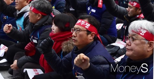 [머니S포토] 탄력근로제 관련 노동개악 투쟁 외치는 민노총