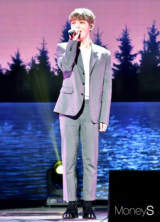 [머니S포토] 윤지성, 감미로운 목소리