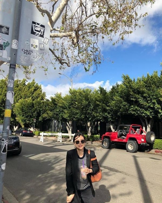 손나은 근황, LA서 자유분방한 세미캐주얼룩