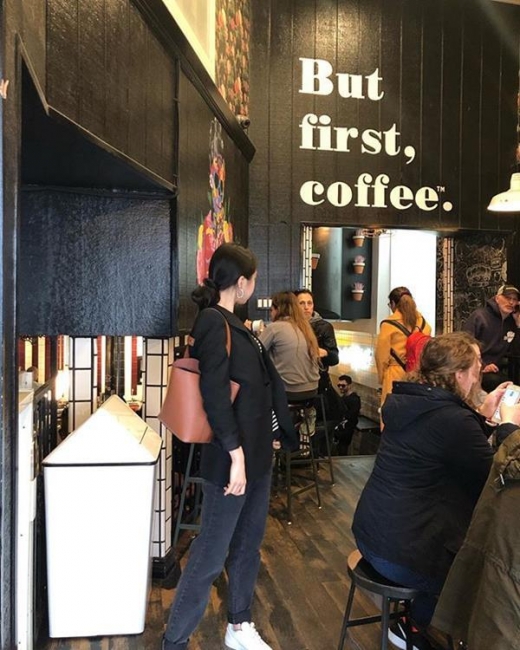 손나은 근황, LA서 자유분방한 세미캐주얼룩