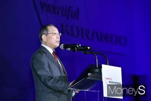 [머니S포토] 신형 코란도 소개하는 최종식 쌍용차 대표