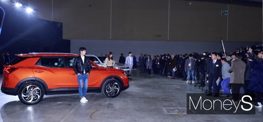 [머니S포토] 취재진 시선 붙잡는 신형 코란도