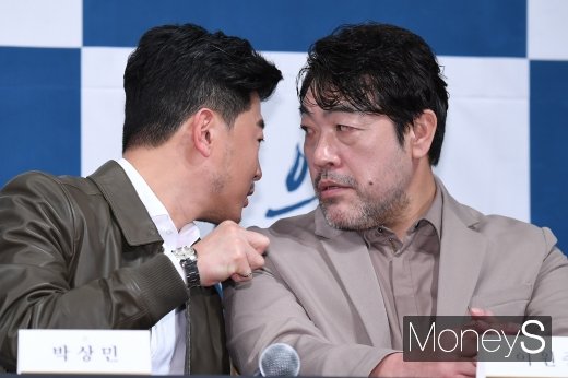 [머니S포토] 박상민·이원종 '비밀 얘기'