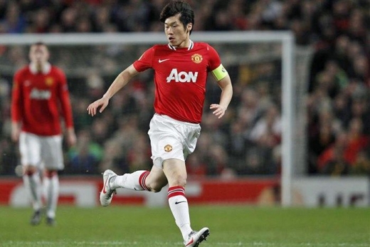 박지성은 2011-2012시즌 UEFA 유로파 리그 32강 2차전 아약스와의 홈 경기서 주장 완장을 차고 출전할 정도로 맨체스터 유나이티드의 신뢰를 받았던 선수였다. /사진=로이터