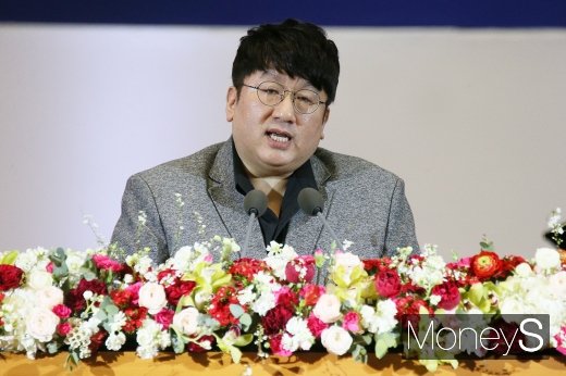 [머니S포토] 서울대 축사 방시혁 "불만이 지금의 나를 있게 해"