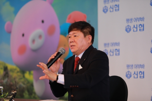 김윤식 신협중앙회장이 5일 오후 서울 중구 더플라자 호텔에서 취임 1주년 기자간담회를 열고 올해 중점 추진사업을 발표하고 있다. /사진=신협중앙회