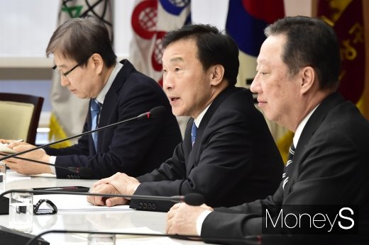 [머니S포토] 바른미래·대한상의 정책간담회, 손학규 모두발언