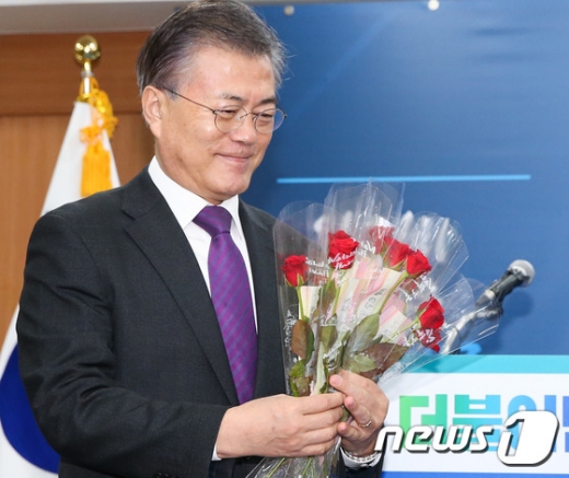 문재인 대통령이 '세계 여성의 날'을 기념하는 축하 메시지를 전했다. /사진=뉴스1 DB