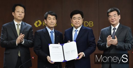 [머니S포토] 산은-현대중공업, 대우조선해양 매각 본계약 체결