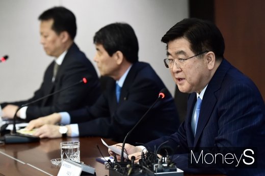 [머니S포토] 공동발표문 낭독하는 권오갑 부회장