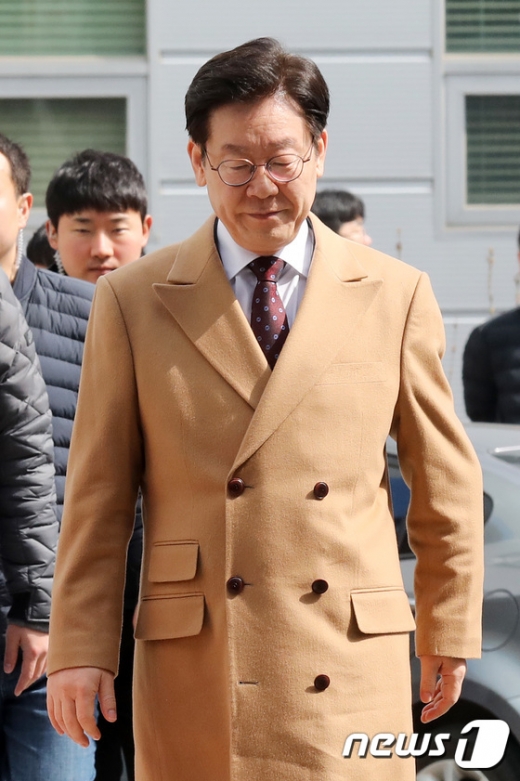 이재명 경기도지사가 21일 오후 경기도 성남시 수원지방법원 성남지원에서 열리는 12차 공판에 출석하고 있다. / 사진=뉴스1