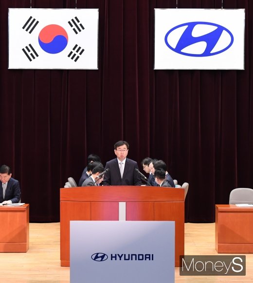 [머니S포토] 현대차 정기 주주총회 주재하는 이원희 사장