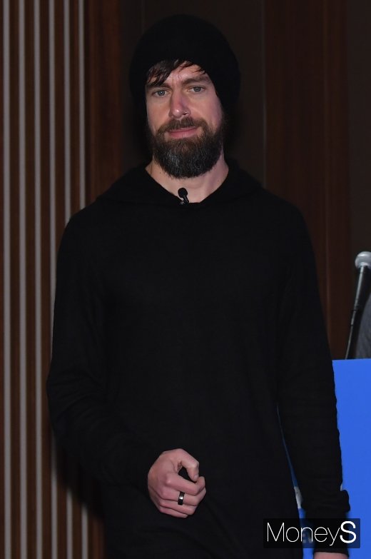 [머니S포토] 트위터 기자감담회 참석하는 잭 도시 CEO