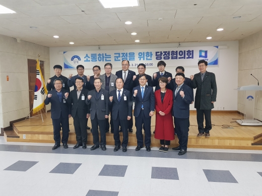 지난 21일 양평군(군수 정동균)과 더불어민주당 여주시양평군 지역위원회(위원장 백종덕)는 양평군청 대회의실에서 지역 현안사항과 해결방안에 대한 토론을 위한 당정협의회를 개최했다. / 사진제공=양평군청  