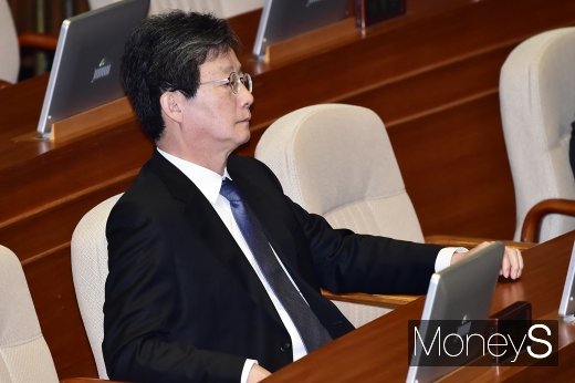 [머니S포토] 국회 대정부 질문 참석한 유승민
