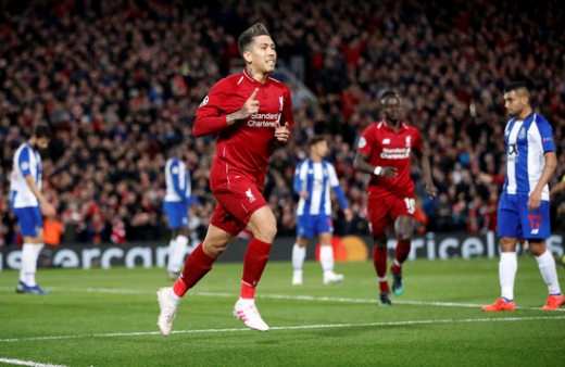 10일 오전(한국시간) 영국 리버풀 안필드에서 열린 2018-2019시즌 유럽축구연맹(UEFA) 챔피언스리그 8강 1차전에서 FC 포르투를 상대로 팀의 두 번째 골을 넣은 후 세레머니를 펼치고 있는 리버풀의 공격수 호베르투 피르미누. /사진=로이터