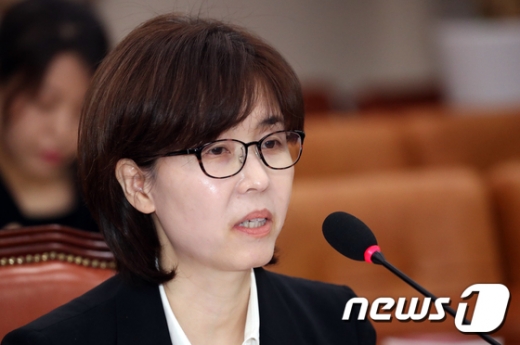 이미선 헌법재판소 재판관 후보자가 10일 서울 여의도 국회 법제사법위원회 전체회의장에서 열린 인사청문회에서 의원질의에 답변하고 있다. /사진=뉴스1