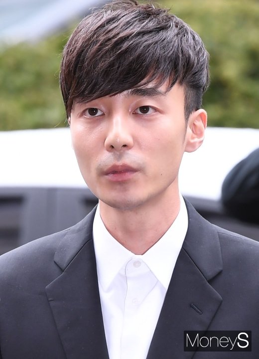 [머니S포토] 로이킴, 핼쑥해진 얼굴