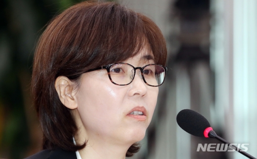 이미선 헌재 재판관 후보자가 10일 서울 여의도 국회에서 열린 법제사법위원회 전체회의 인사청문회에서 답변을 하고 있다. /사진-뉴시스 