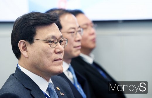 [머니S포토] 최종구 금융위원장, 신한퓨처스랩 제2출범식 참석