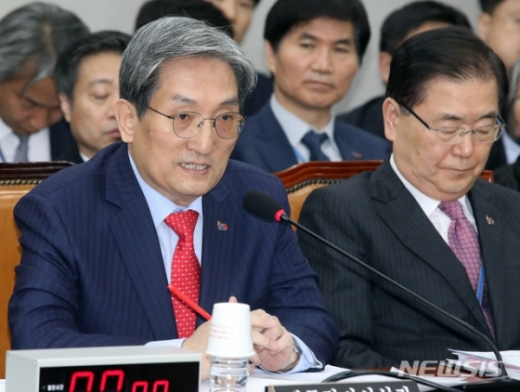 靑 가짜뉴스 강력대응. 지난 4일 서울 영등포구 여의도 국회에서 열린 국회운영위원회 전체회의에서 노영민 청와대 비서실장이 의원 질의에 답변하고 있다. /사진=뉴시스