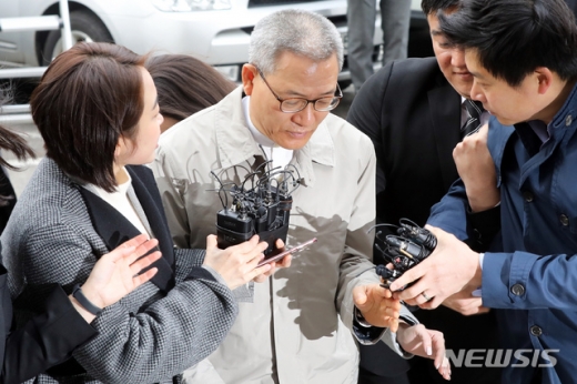 김성태. 김성태 딸 부정채용 지시. 서유열 전 KT 사장 구속 기소. 김성태 자유한국당 의원의 딸 등 유력 인사의 지인을 부정 채용한 혐의로 서유열 전 KT 홈고객부문 사장이 재판에 넘겨졌다. /사진=뉴시스