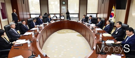 [머니S포토] 사법제도 개선 관련 의견 나누는 대법과 변협