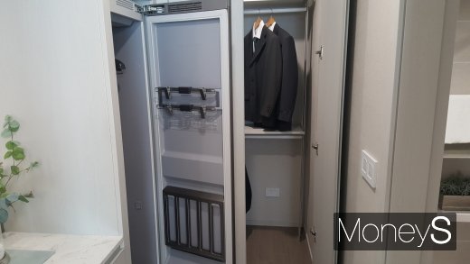 의류 건조기 공간까지 마련한 C2 HOUSE의 드레스룸. /사진=김창성 기자