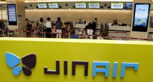 진에어가 사전 구매 수하물을 20% 추가 할인해 준다. 사진은 김포공항 진에어 창구. /사진=뉴시스 홍찬선 기자 