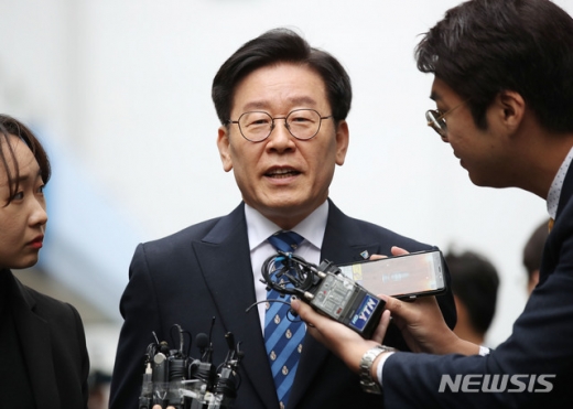 이재명. 이재명 경기도지사는 “지난해 12월 기소 이후 재판에 상당 시간을 투여할 수밖에 없어서 그 시간만큼 경기도정에 몰입하지 못한 점 죄송하게 생각한다. 저로 인해 생긴 일이니 제가 책임질 일”이라고 밝혔다. /사진=뉴시스