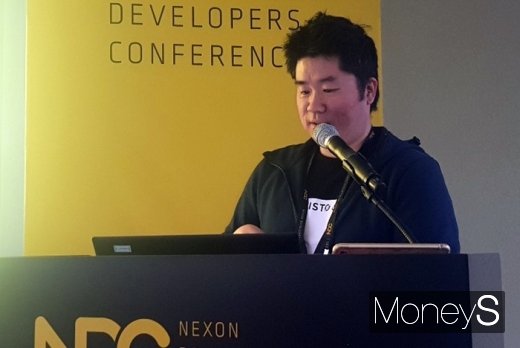 이승택 놀공 대표가 NDC 현장에서 세션을 진행하고 있다. /사진=채성오 기자