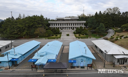 판문점. 지난해 비무장화 협의 등으로 중단됐던 판문점 공동경비구역(JSA) 관광이 다음 달 1일부터 재개된다. /사진=뉴시스