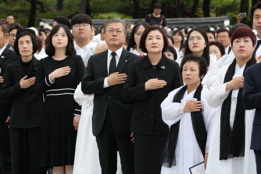 5·18민주화운동 기념식에 참석한 문재인 대통령과 김정숙 여사. /사진=뉴시스 박진희 기자 