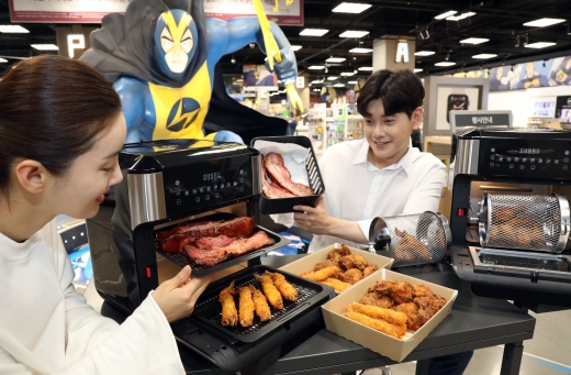 대세 가전제품 '에어프라이어' 용량 왜 자꾸 커질까