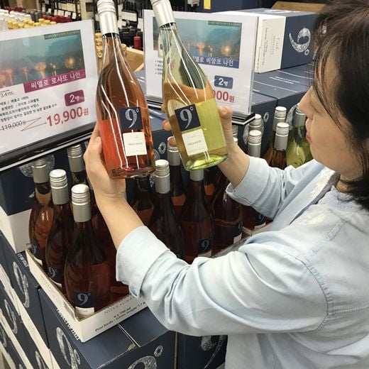 와인, 90% 할인에 한 병 사면 한 병 더!