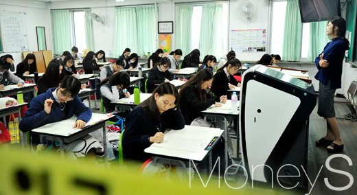 2019 6월 모의고사. /사진=임한별 기자